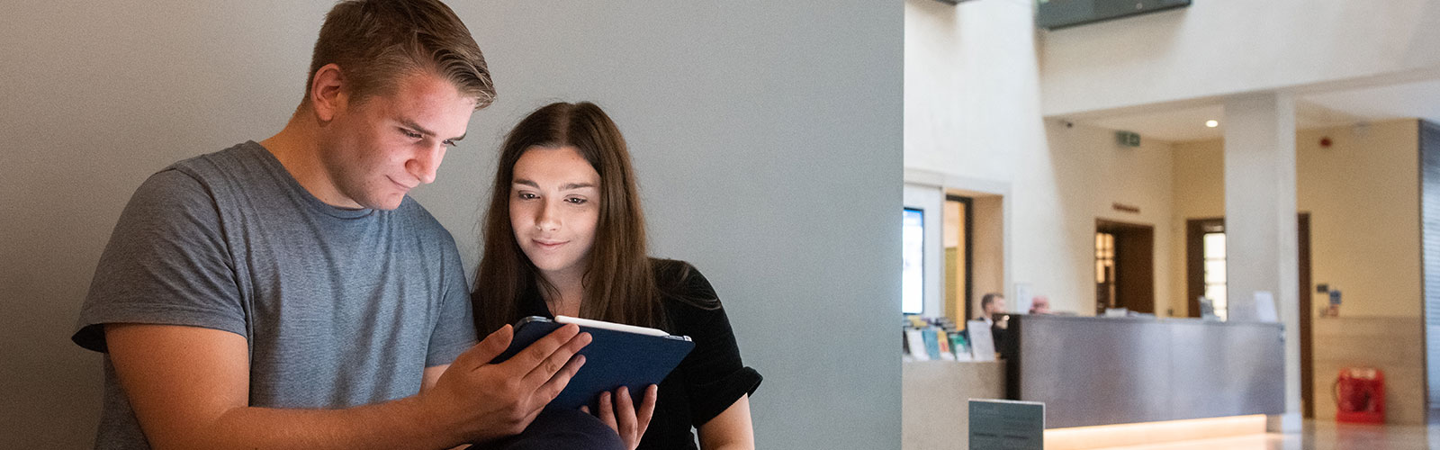 Couple viewing tablet in Weston Library. Photo by John Cairns