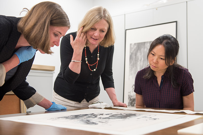 Felicitas von Droste (left), Professor Shelagh Vainker (middle) and Dr Yan Liu (right)