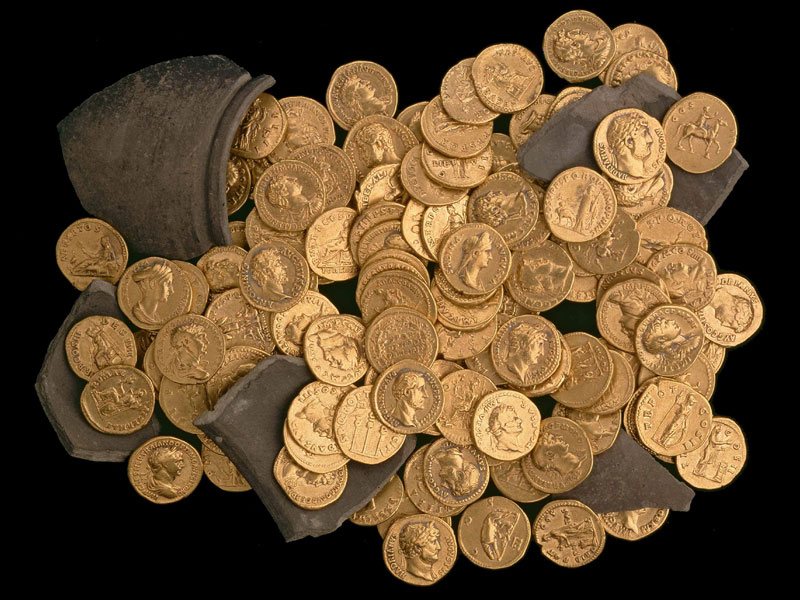 Hoard of Roman gold coins from Didcot, c. AD 160 © The Ashmolean Museum