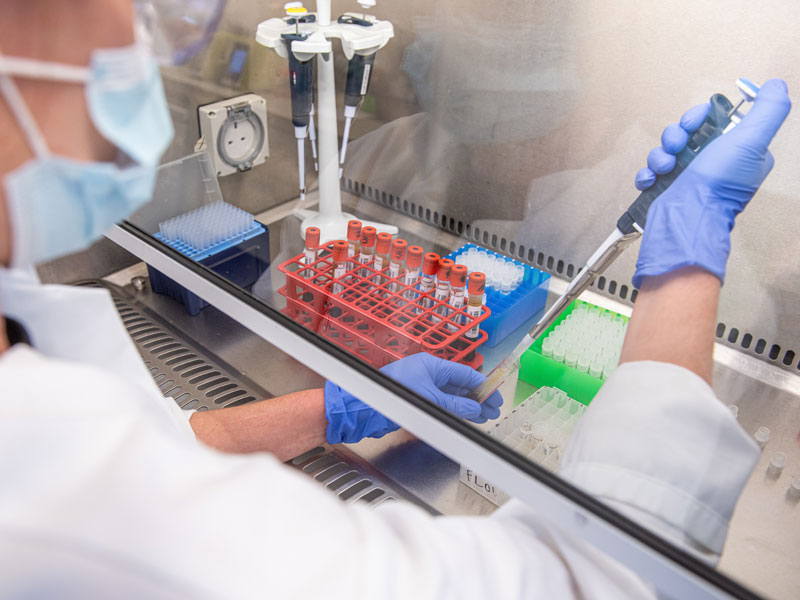 Oxford vaccine research. Photo © John Cairns / Oxford University