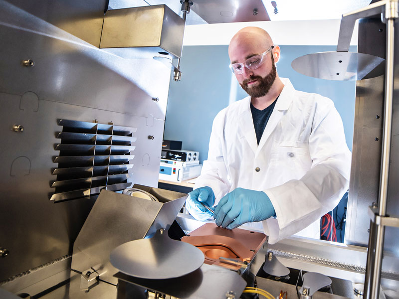 Scientist using thin-film equipment, similar to that which will be installed in Oxford's cluster facility © Angstrom Engineering