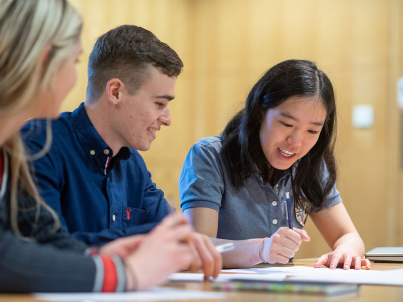 Students in the Department of Chemistry. Photo © University of Oxford / John Cairns Photography