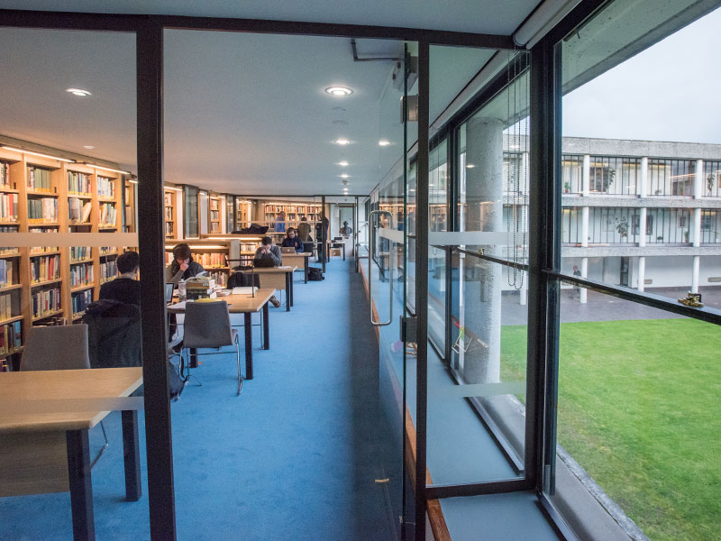 Students in the library at Wolfson, one of Oxford’s largest graduate colleges. Photo by John Cairns