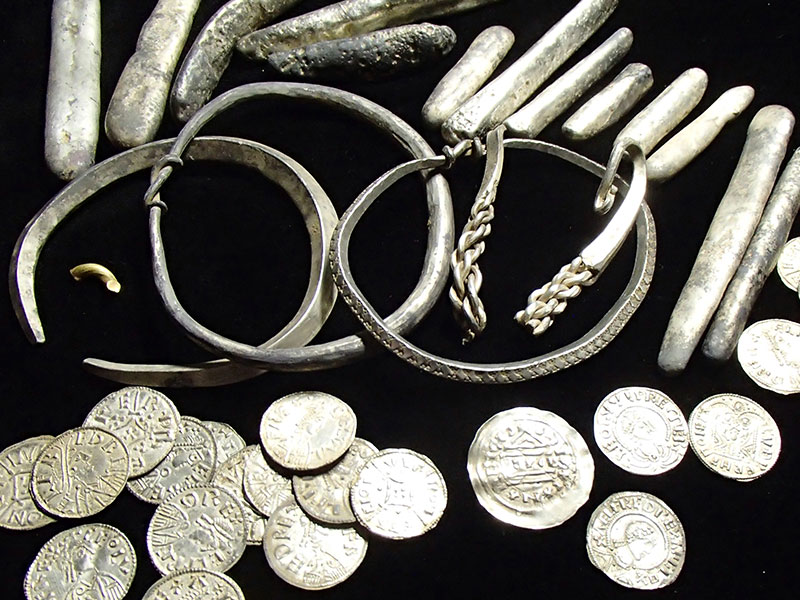 Arm-rings, ingots, coins and cut-up pieces of silver and gold from the Watlington Hoard. © Trustees of the British Museum