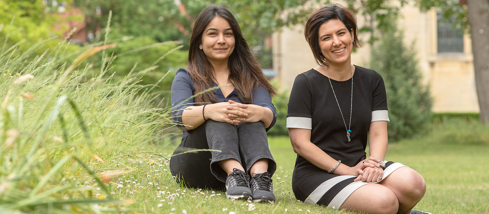 Vandita Khanna and Safa Fainian at the Oxford India Centre for Sustainable Development. Photo by John Cairns