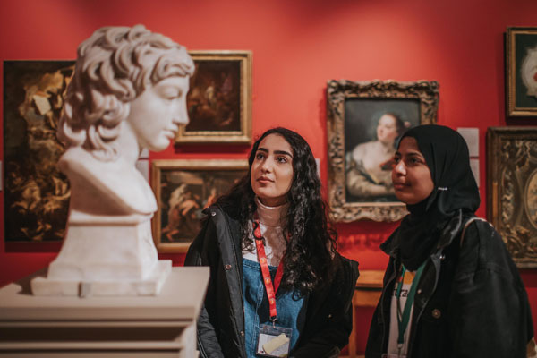 UNIQ participants visiting the Ashmolean Museum