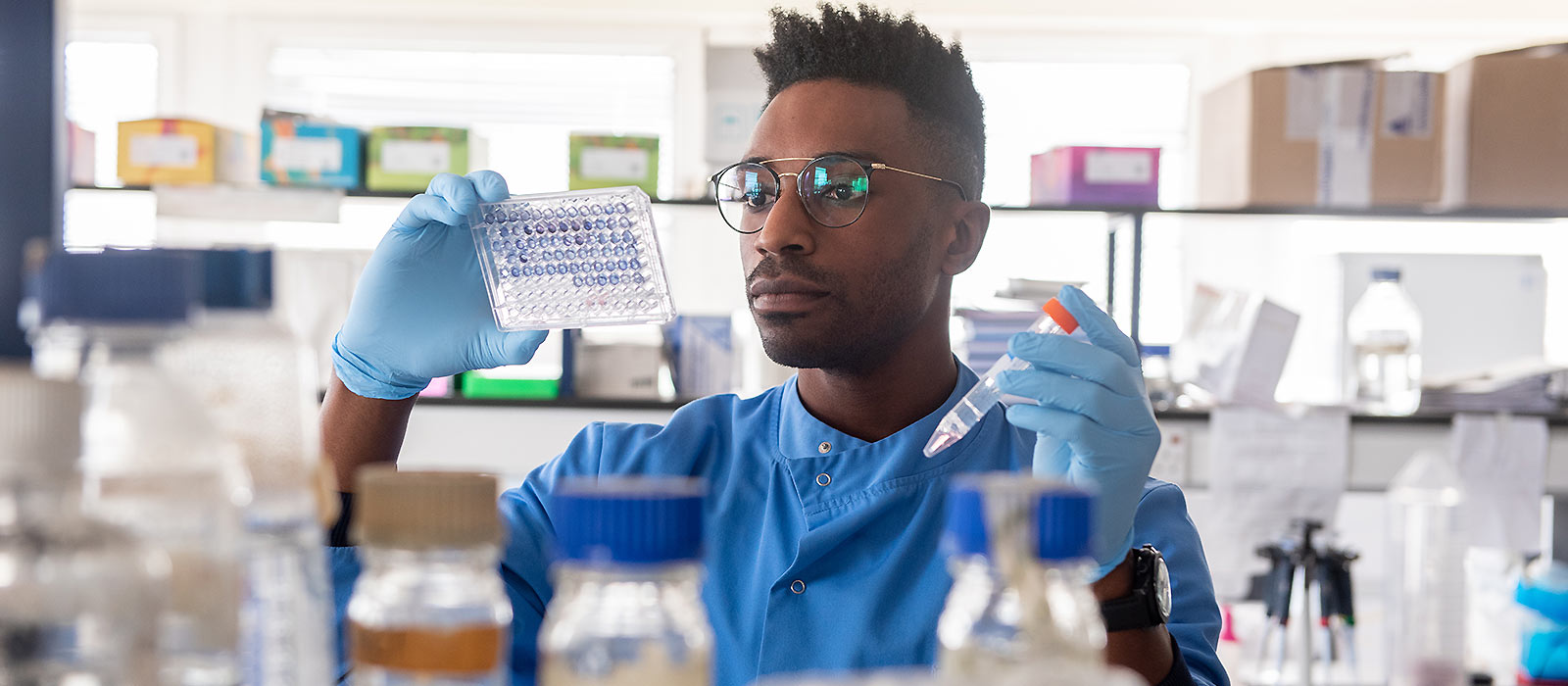 A COVID-19 vaccine researcher using scientific equipment in an Oxford University laboratory. Photo by John Cairns/Medical Sciences Division